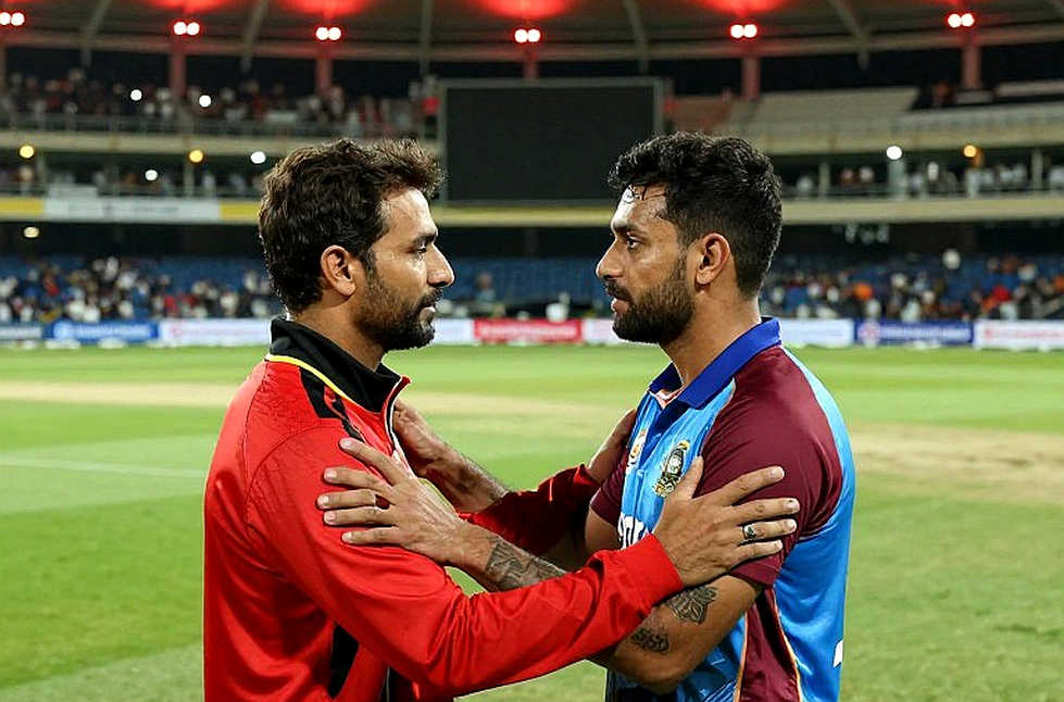 স্কোরবোর্ড ঘড়ি ধরে রাখে, তালটা ধরেন মানুষ: বিপিএল দলবদলের চুপচাপ খাতা